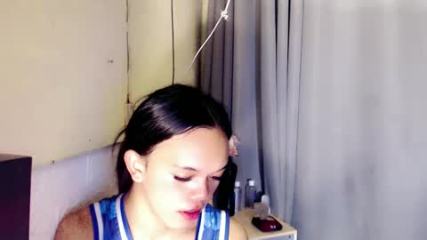 Snapshot of eeykamaliit chatting on December 3, 7:54 am Pia online show from December 3, 7:54 am