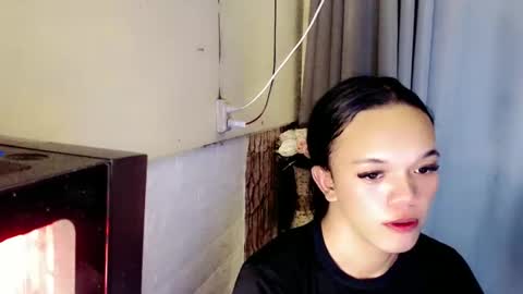 Snapshot of eeykamaliit chatting on December 4, 10:46 am Pia online show from December 4, 10:46 am