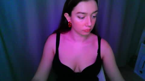 effie_balconii online show from November 16, 1:49 pm