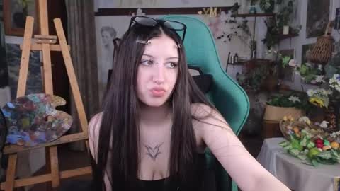 effiemeowley online show from April 16, 9:21 am