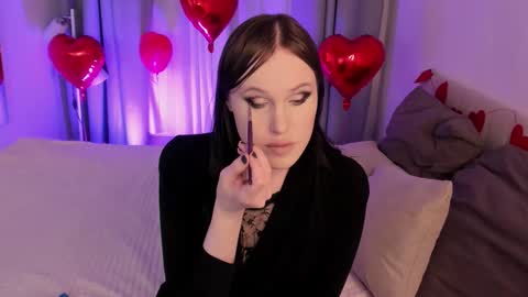 Effie Mur online show from February 13, 9:33 pm