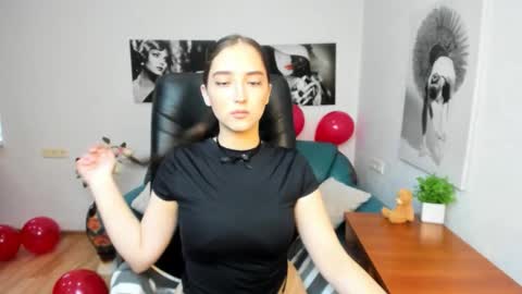 Snapshot of effy_royse chatting on February 16, 6:31 am Effy Royse online show from February 16, 6:31 am