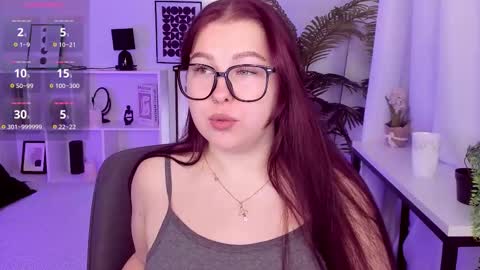 Snapshot of effyblush chatting on December 4, 1:53 pm Effy online show from December 4, 1:53 pm