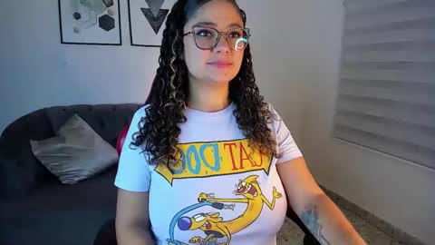 efy_lopez online show from January 9, 12:30 pm