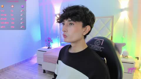 Snapshot of eidan_tay chatting on April 2, 5:43 pm eidan_tay online show from April 2, 5:43 pm