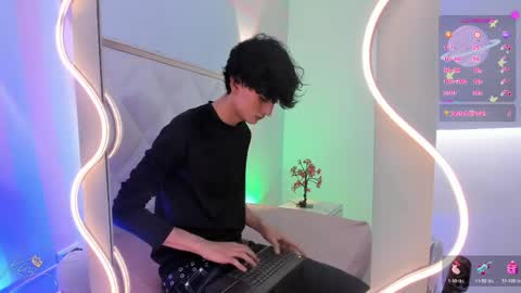 Snapshot of eidan_tay chatting on April 10, 7:29 pm eidan_tay online show from April 10, 7:29 pm
