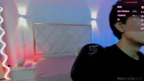 Snapshot of eidan_tay chatting on April 20, 7:37 pm eidan_tay online show from April 20, 7:37 pm