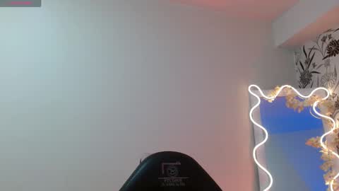 Snapshot of eidan_tay chatting on April 28, 12:43 pm eidan_tay online show from April 28, 12:43 pm