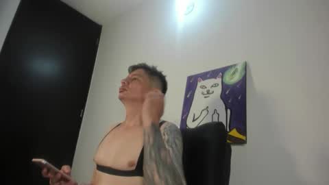 Snapshot of eider122 chatting on February 24, 4:21 am EIder online show from February 24, 4:21 am