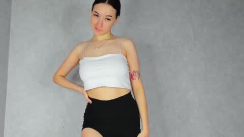 eileenmoores online show from December 1, 9:47 am