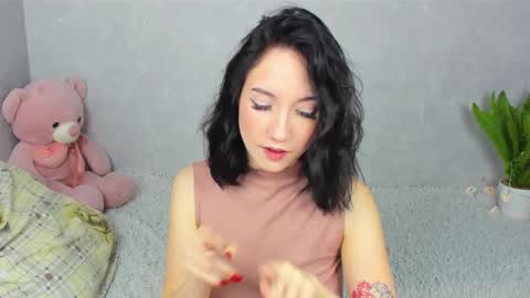 eileenmoores online show from December 5, 5:20 pm