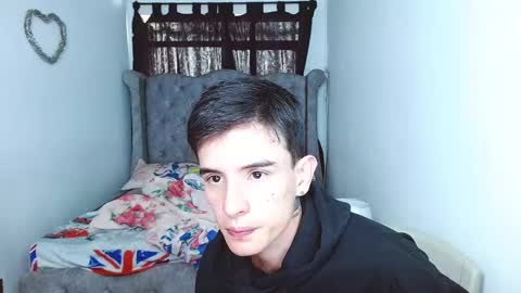 Snapshot of eimy_andres chatting on December 15, 12:28 pm eimy_andres online show from December 15, 12:28 pm