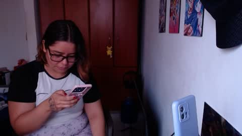 eimy_saenzz online show from April 9, 6:35 pm