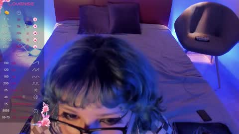 Snapshot of eimy_smit chatting on December 17, 7:09 pm eimy online show from December 17, 7:09 pm