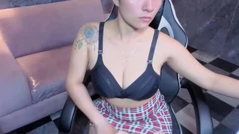 Snapshot of eimy_smith_b chatting on February 25, 7:56 pm eimy_smith_b online show from February 25, 7:56 pm