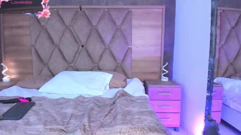 YG COUPLE online show from December 5, 8:49 pm