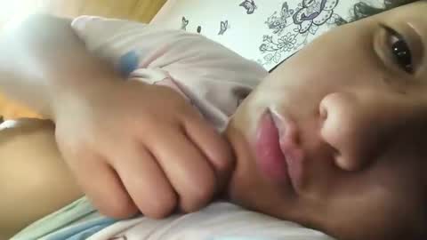 Snapshot of eireneninon chatting on October 27, 5:55 am Eirene online show from October 27, 5:55 am