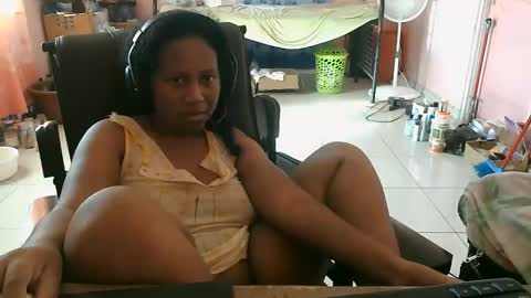 Eirondra Valeen online show from November 3, 7:04 pm