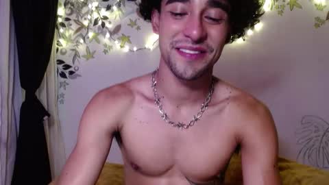 Snapshot of ekhtyr11 chatting on March 20, 6:07 am xoxo online show from March 20, 6:07 am