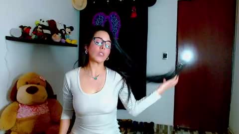 Snapshot of ela_3611 chatting on December 3, 2:47 am ela_3611 online show from December 3, 2:47 am