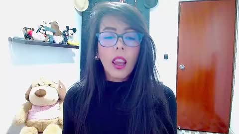 Snapshot of ela_3611 chatting on December 19, 1:39 am ela_3611 online show from December 19, 1:39 am