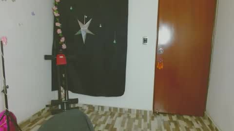 Snapshot of ela_3611 chatting on February 9, 2:15 am ela_3611 online show from February 9, 2:15 am