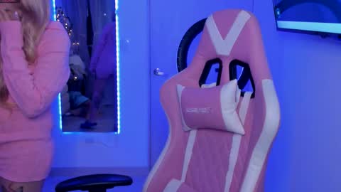 Ela online show from November 9, 6:55 am