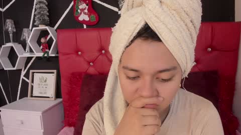Snapshot of ela_hilton3 chatting on December 23, 7:41 pm Ela online show from December 23, 7:41 pm