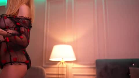 Snapshot of elablake chatting on February 19, 6:09 am Ella online show from February 19, 6:09 am