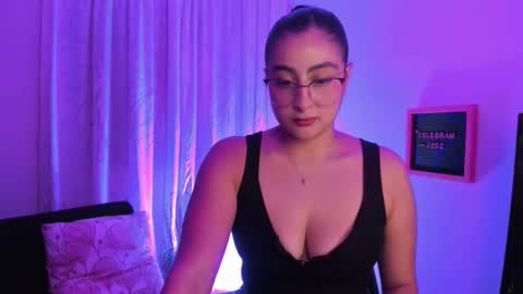 Snapshot of elaia222 chatting on October 22, 3:51 am Elaia online show from October 22, 3:51 am