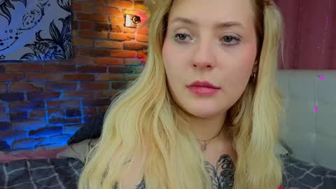 Lina online show from December 10, 1:44 pm