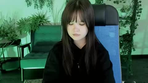 Snapshot of elainebeness chatting on February 6, 10:13 pm Your sweet girl online show from February 6, 10:13 pm