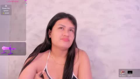 Snapshot of elalove_ chatting on November 6, 8:26 am Ela online show from November 6, 8:26 am