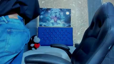Snapshot of elangiraldo chatting on June 6, 11:53 pm Elan Giralon online show from June 6, 11:53 pm
