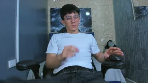 Snapshot of elangiraldo chatting on June 16, 11:18 pm Elan Giralon online show from June 16, 11:18 pm