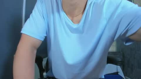 Snapshot of elangiraldo chatting on June 19, 9:40 pm Elan Giralon online show from June 19, 9:40 pm