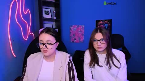 Snapshot of elani_grey chatting on February 10, 2:10 pm elani online show from February 10, 2:10 pm