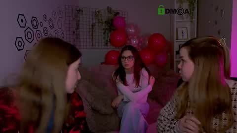 Snapshot of elani_grey chatting on February 19, 11:17 am elani online show from February 19, 11:17 am