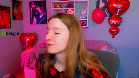 Snapshot of elani_grey chatting on February 20, 10:16 am elani online show from February 20, 10:16 am