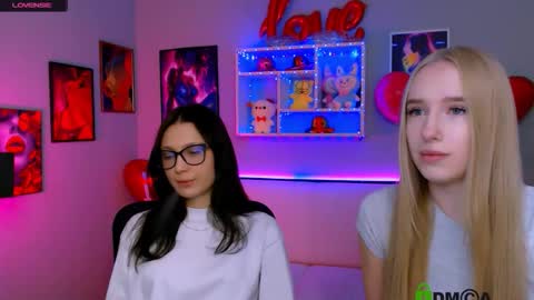 Snapshot of elani_grey chatting on February 26, 10:03 am elani online show from February 26, 10:03 am