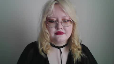 Snapshot of elayne_sweet chatting on March 3, 8:09 am elayne_sweet online show from March 3, 8:09 am