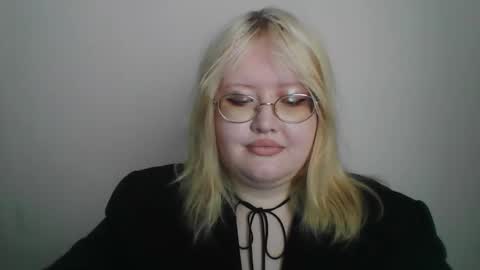 Snapshot of elayne_sweet chatting on March 7, 8:11 am elayne_sweet online show from March 7, 8:11 am