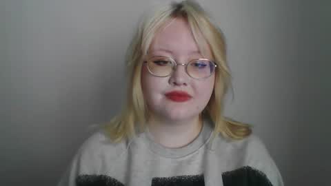 Snapshot of elayne_sweet chatting on March 10, 8:30 am elayne_sweet online show from March 10, 8:30 am
