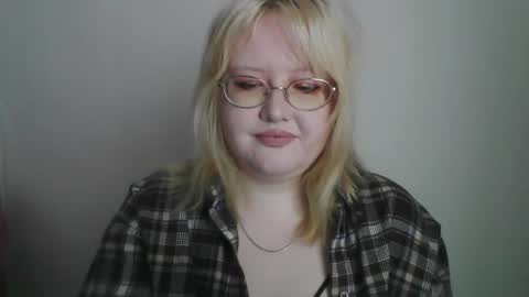 Snapshot of elayne_sweet chatting on March 13, 8:10 am elayne_sweet online show from March 13, 8:10 am