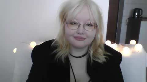 Snapshot of elayne_sweet chatting on March 21, 8:19 am elayne_sweet online show from March 21, 8:19 am