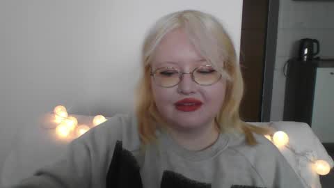 Snapshot of elayne_sweet chatting on March 22, 8:07 am elayne_sweet online show from March 22, 8:07 am