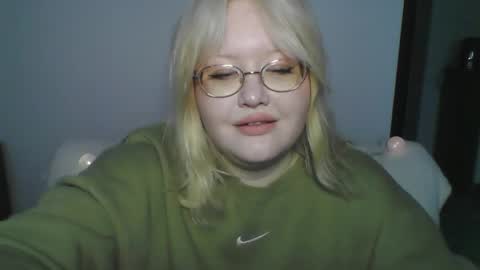 Snapshot of elayne_sweet chatting on March 29, 8:03 am elayne_sweet online show from March 29, 8:03 am