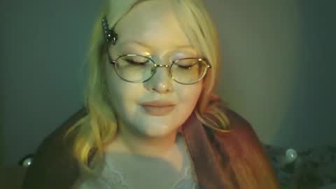 Snapshot of elayne_sweet chatting on March 30, 8:04 am elayne_sweet online show from March 30, 8:04 am