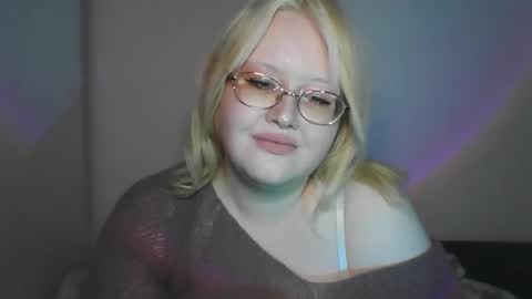 Snapshot of elayne_sweet chatting on March 31, 8:04 am elayne_sweet online show from March 31, 8:04 am