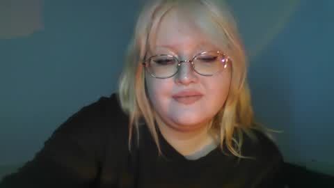 Snapshot of elayne_sweet chatting on April 1, 8:04 am elayne_sweet online show from April 1, 8:04 am